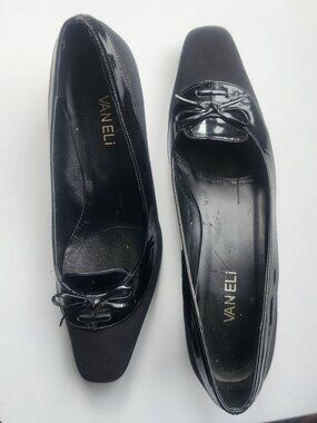 Vaneli Black Pumps